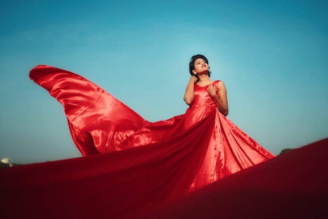 Flowing in Scarlet Silk Red gowns - Tailoring Gown • Dress